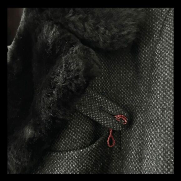 Men's Charcoal Double-Breasted Coat with Black Fur Collar - Picture 4 of 9